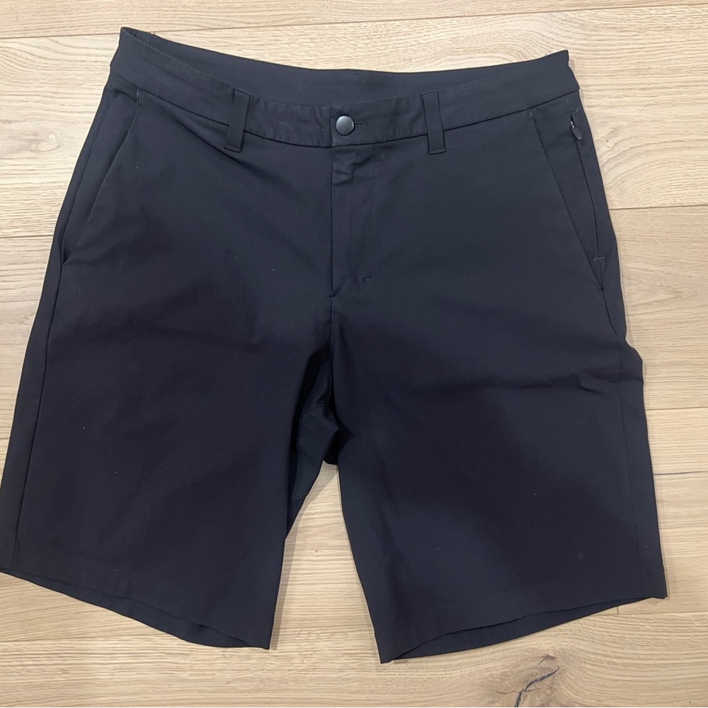 Black lululemon comission shorts